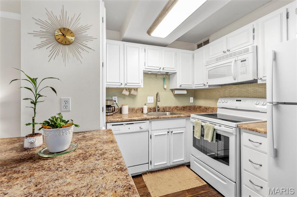 321 Barrington Square Unit: D