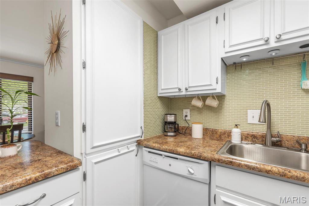 321 Barrington Square Unit: D