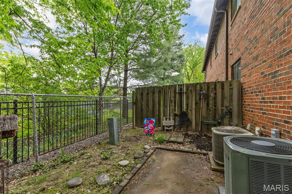 321 Barrington Square Unit: D