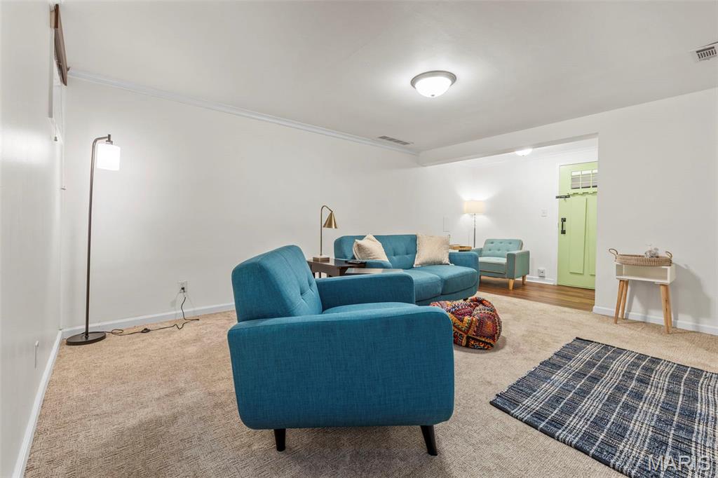 321 Barrington Square Unit: D