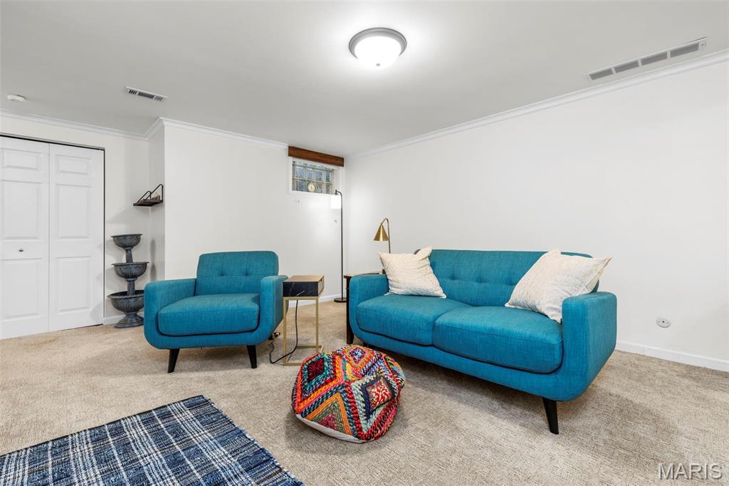 321 Barrington Square Unit: D