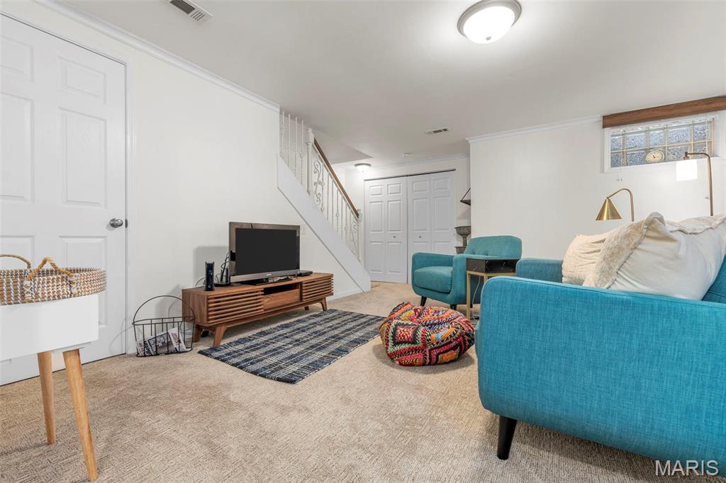 321 Barrington Square Unit: D