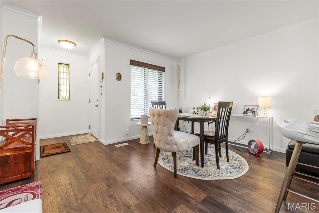 321 Barrington Square Unit: D