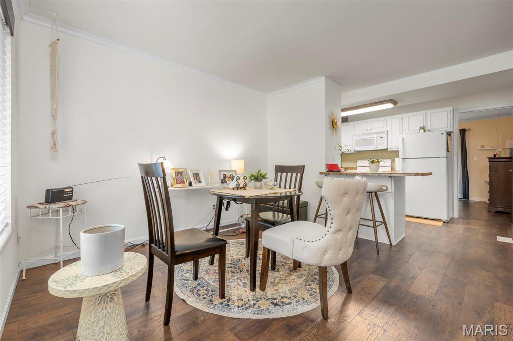 321 Barrington Square Unit: D