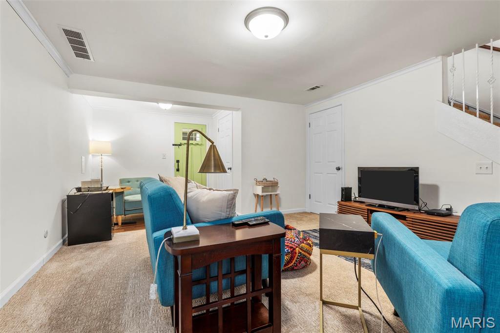 321 Barrington Square Unit: D