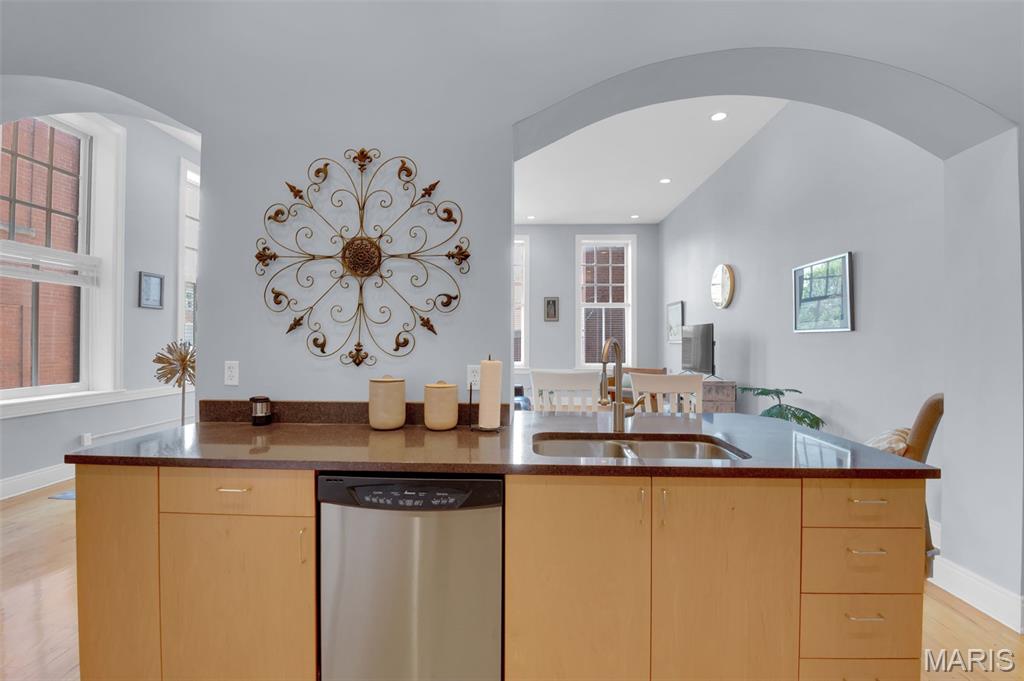 2216 Sidney Street Unit: 6