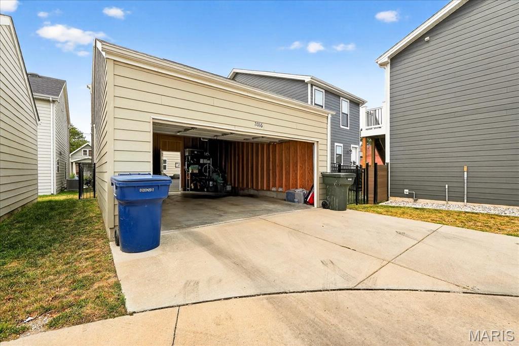 2016 Hereford Street