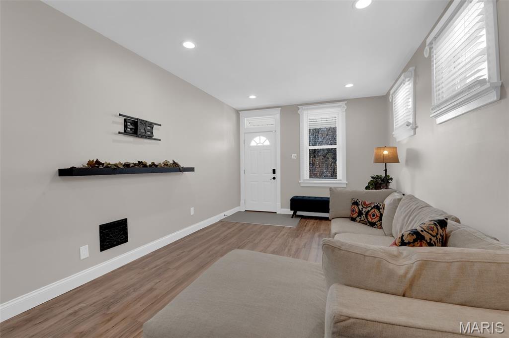 5717 Lansdowne Avenue