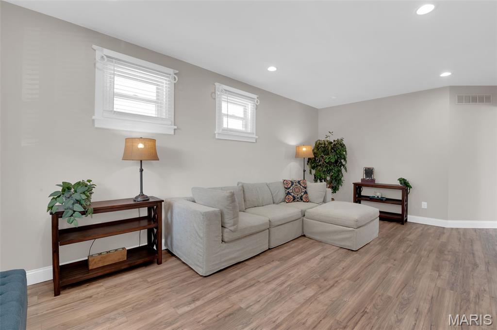 5717 Lansdowne Avenue