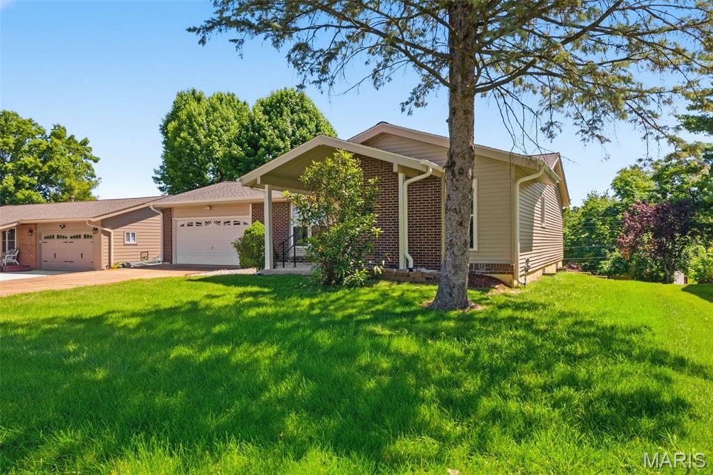 2207 Bentley Manor Drive
