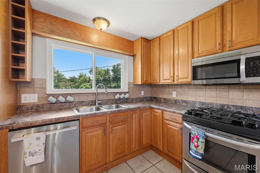 2207 Bentley Manor Drive