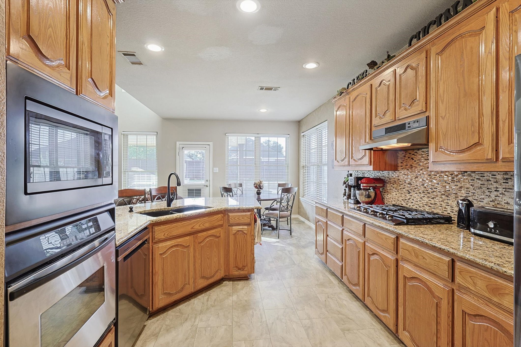 3124 Guadaloupe