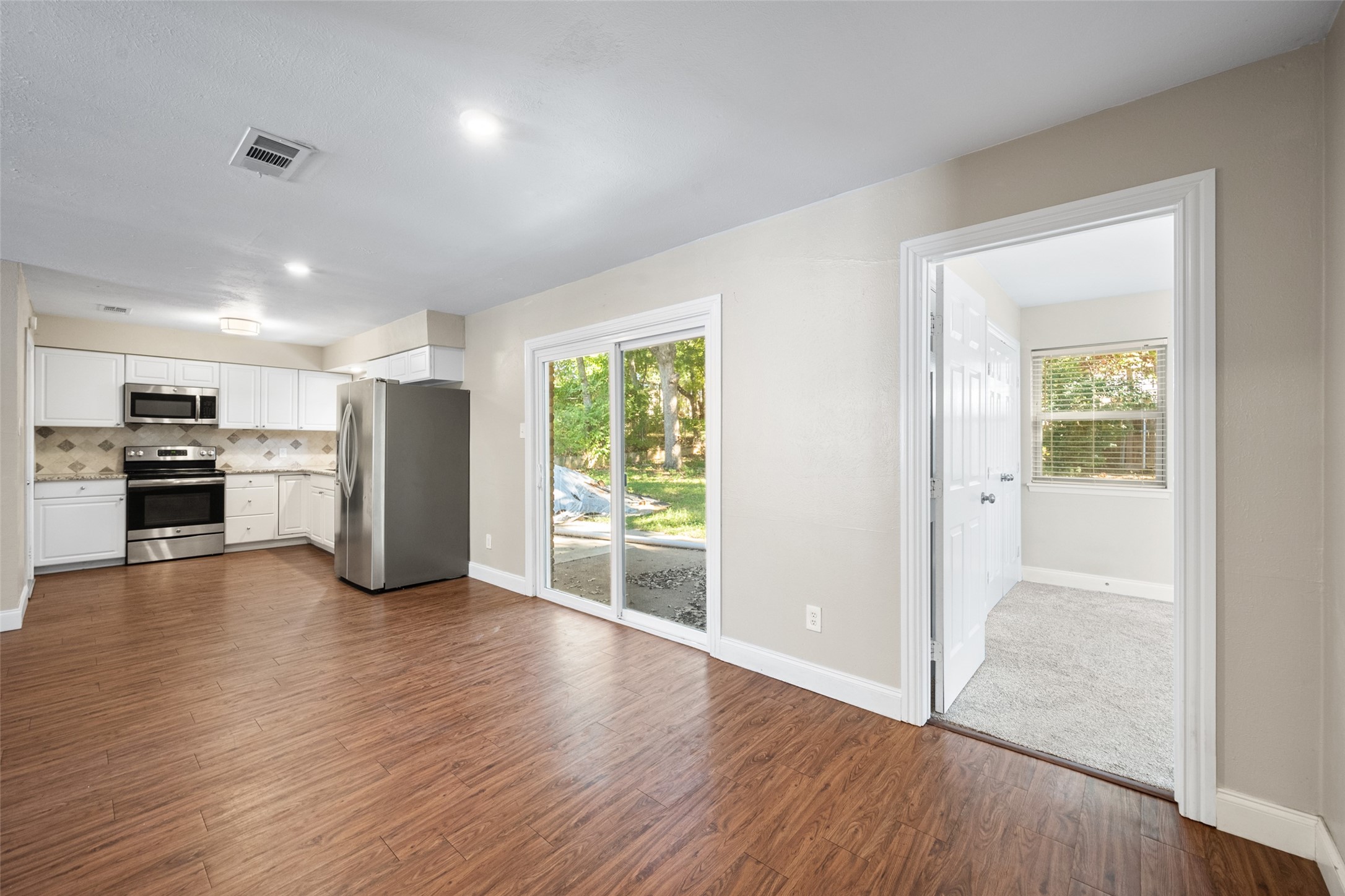 1806 Doss Circle