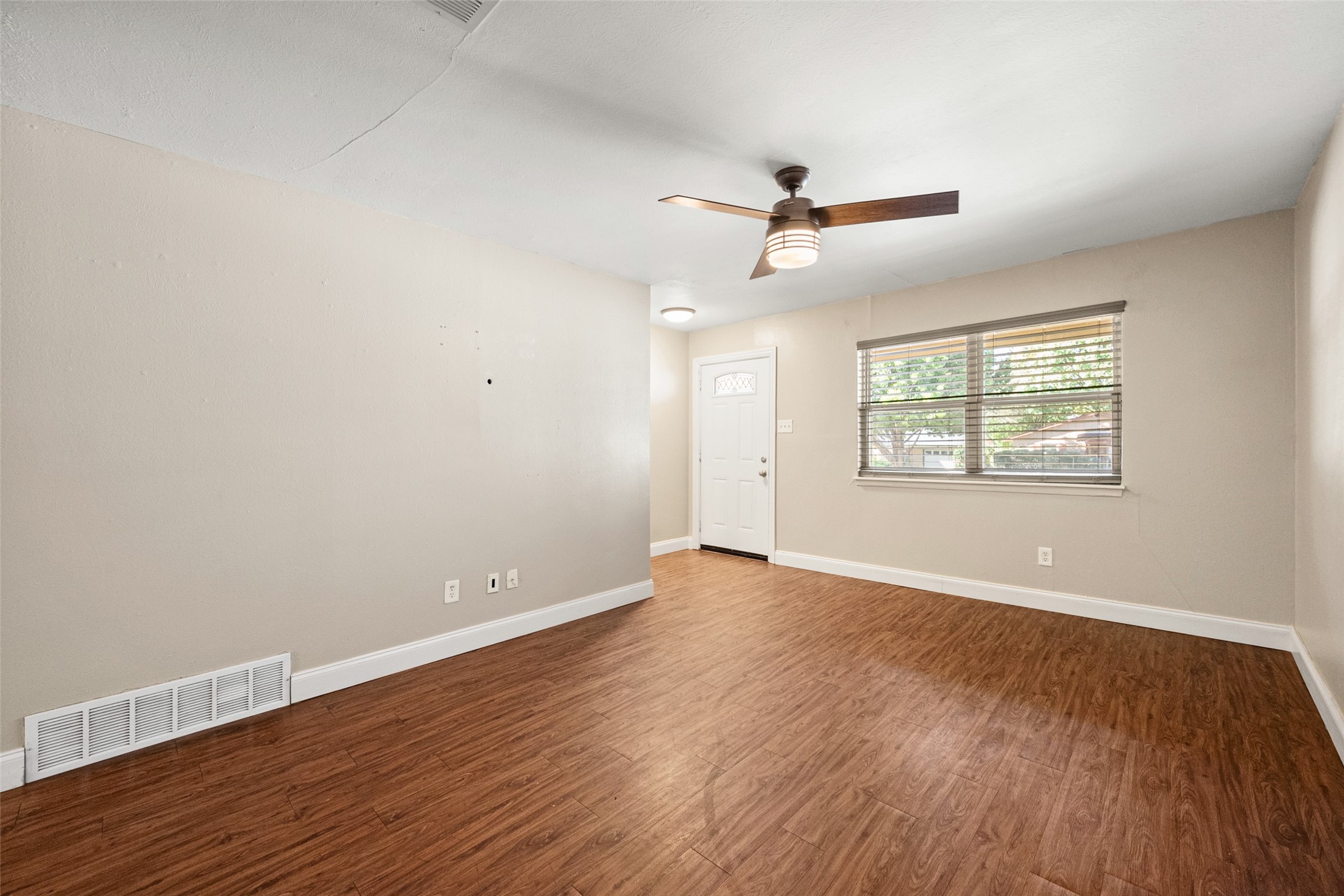 1806 Doss Circle