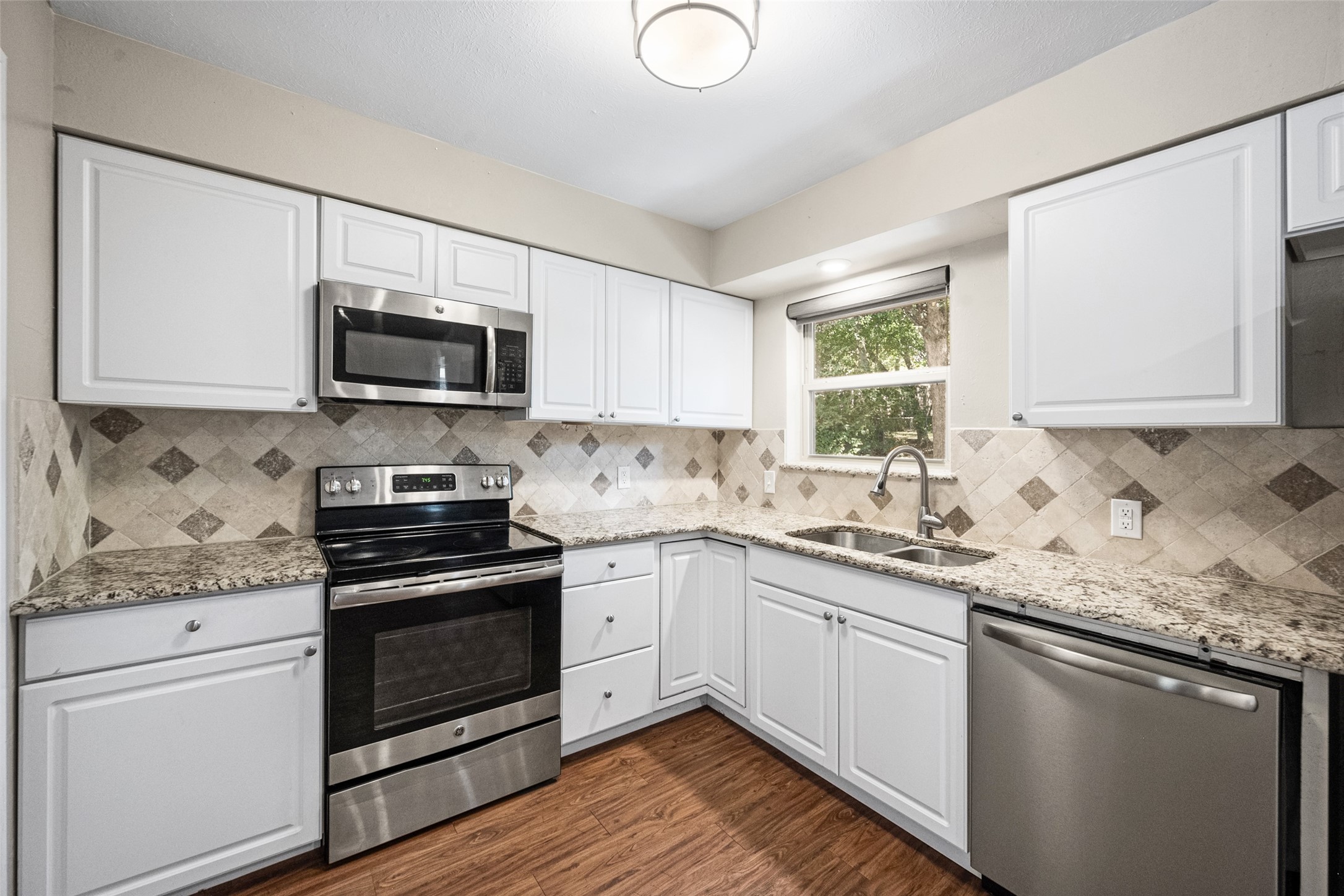 1806 Doss Circle