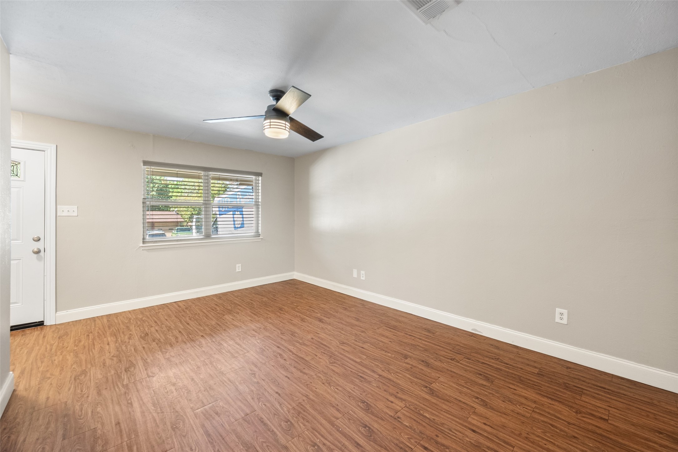 1806 Doss Circle