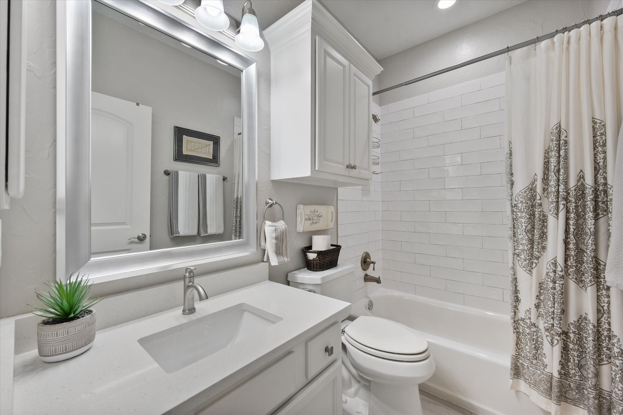 5716 Pinnacle Circle