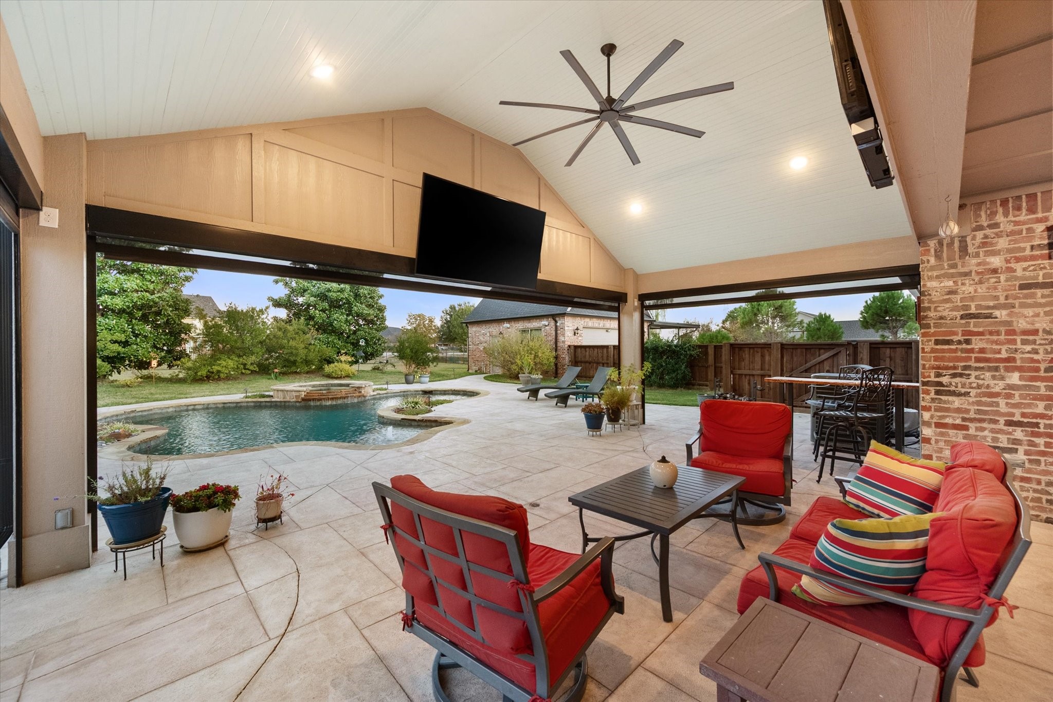 5716 Pinnacle Circle