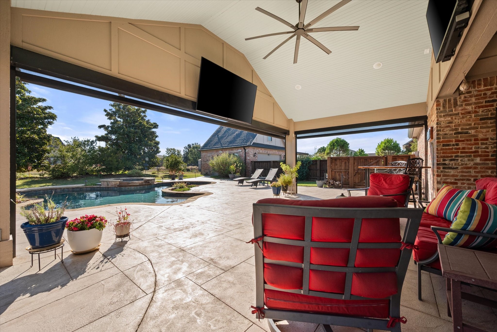 5716 Pinnacle Circle