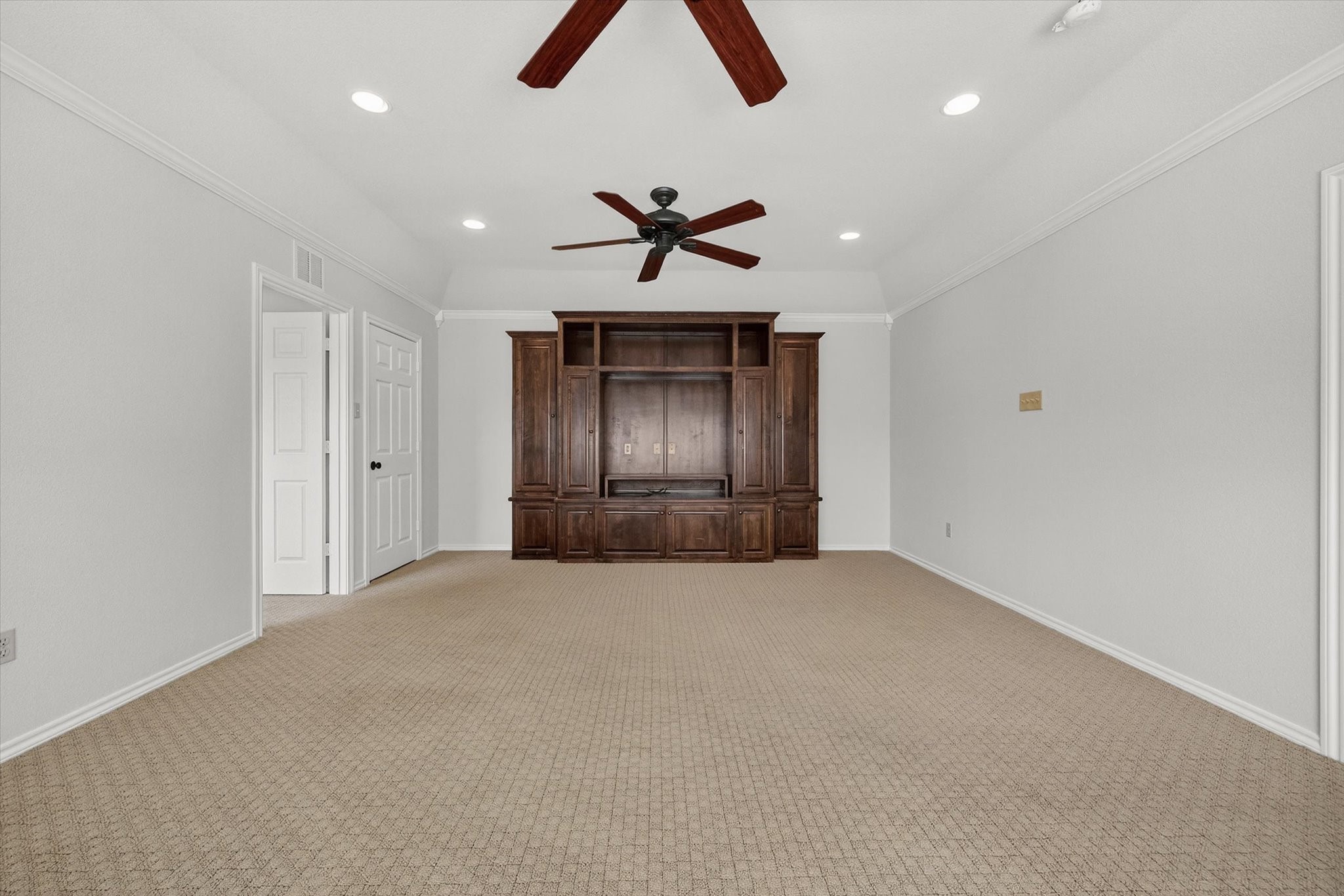 517 Meadowood Lane
