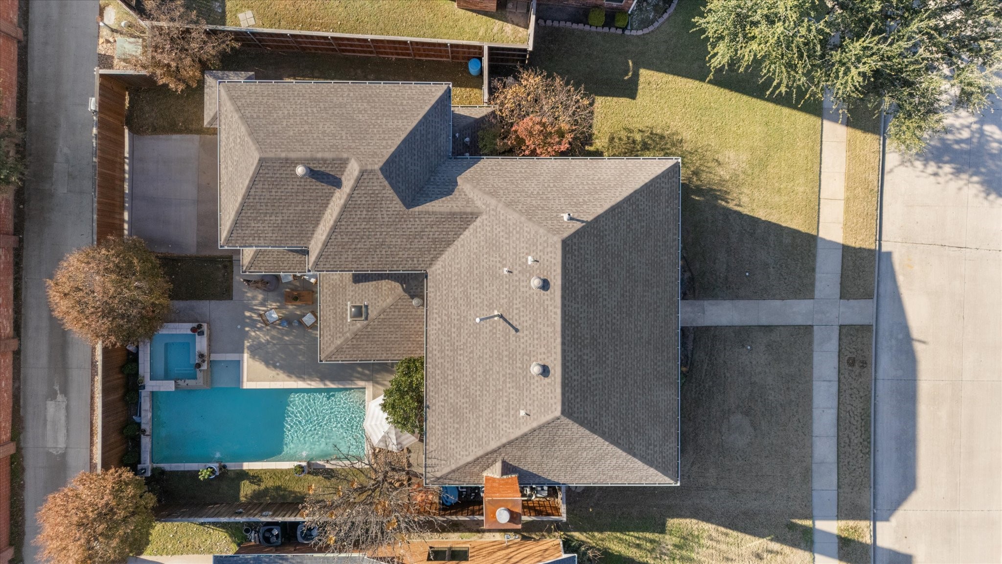 517 Meadowood Lane