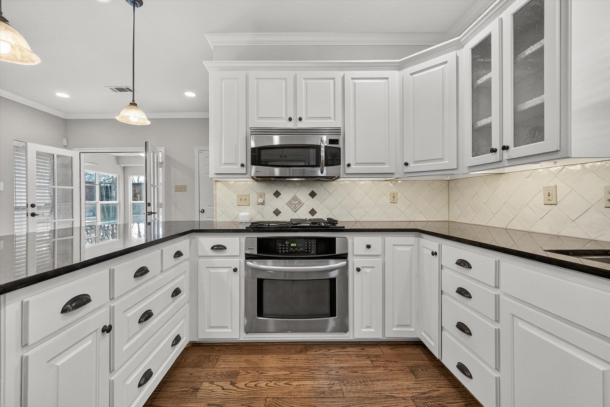 517 Meadowood Lane