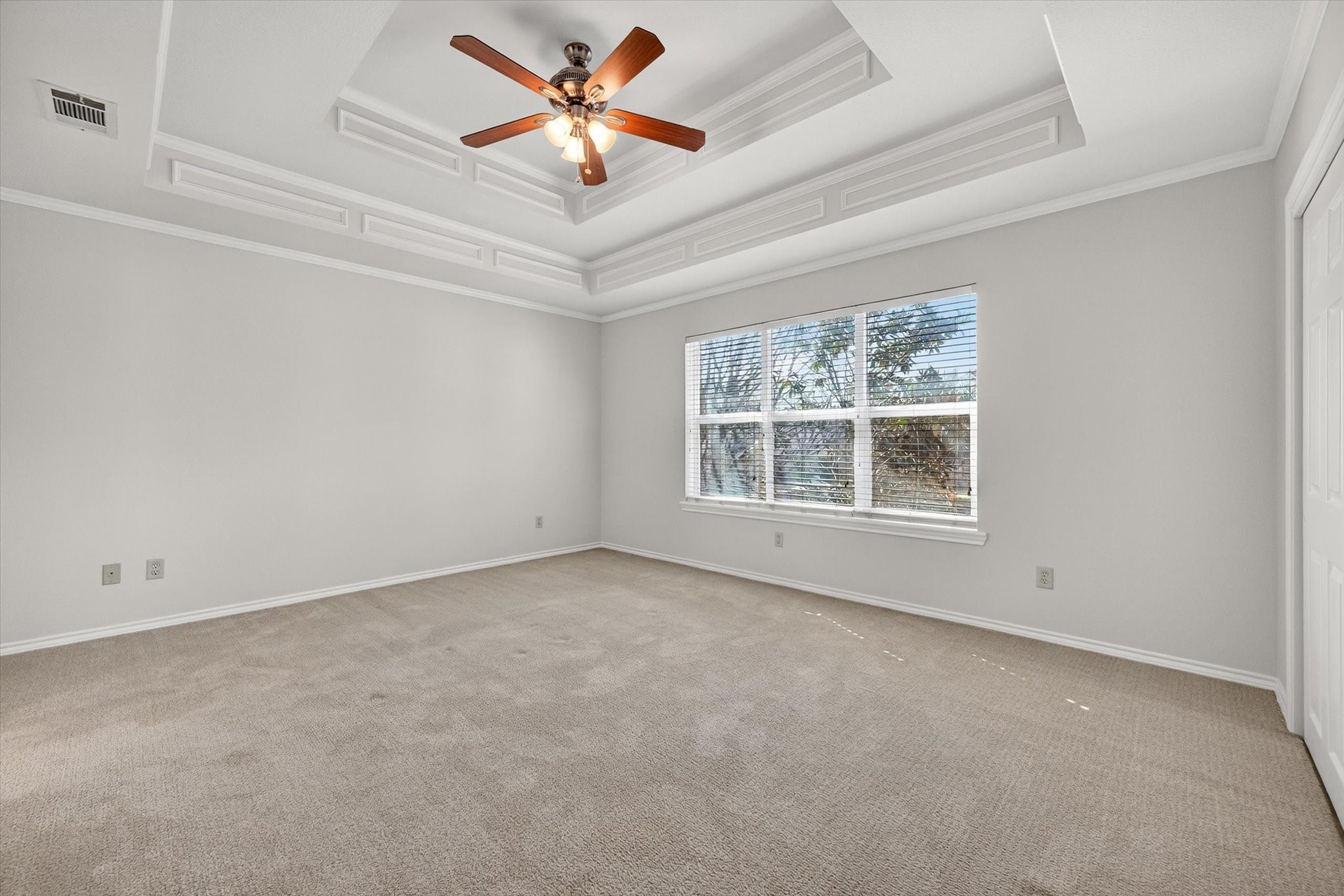 517 Meadowood Lane