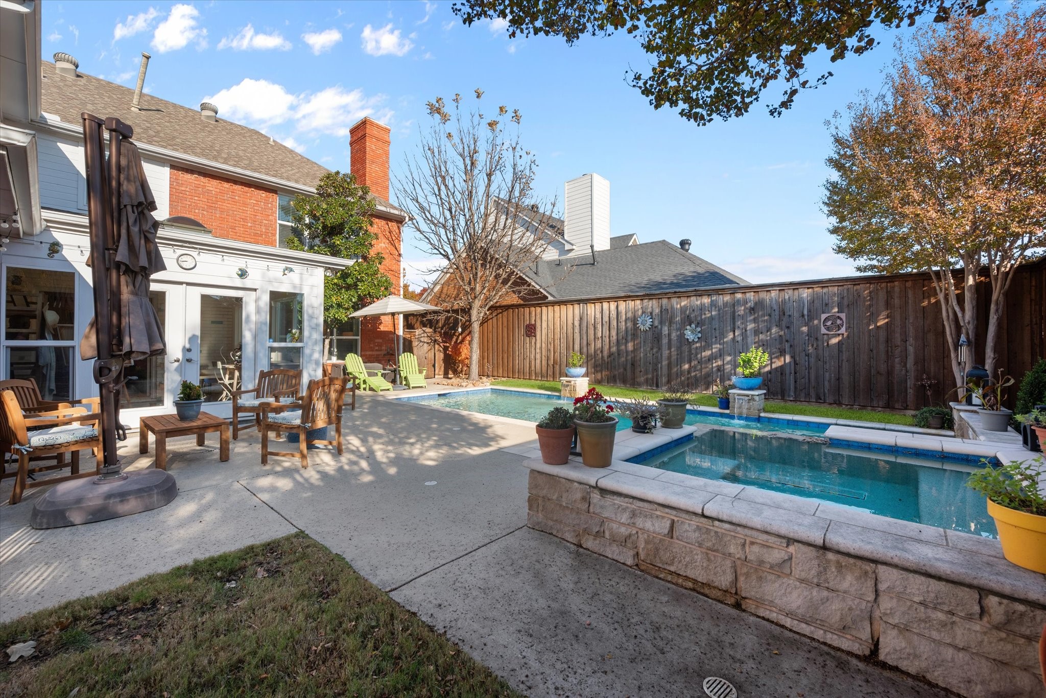 517 Meadowood Lane
