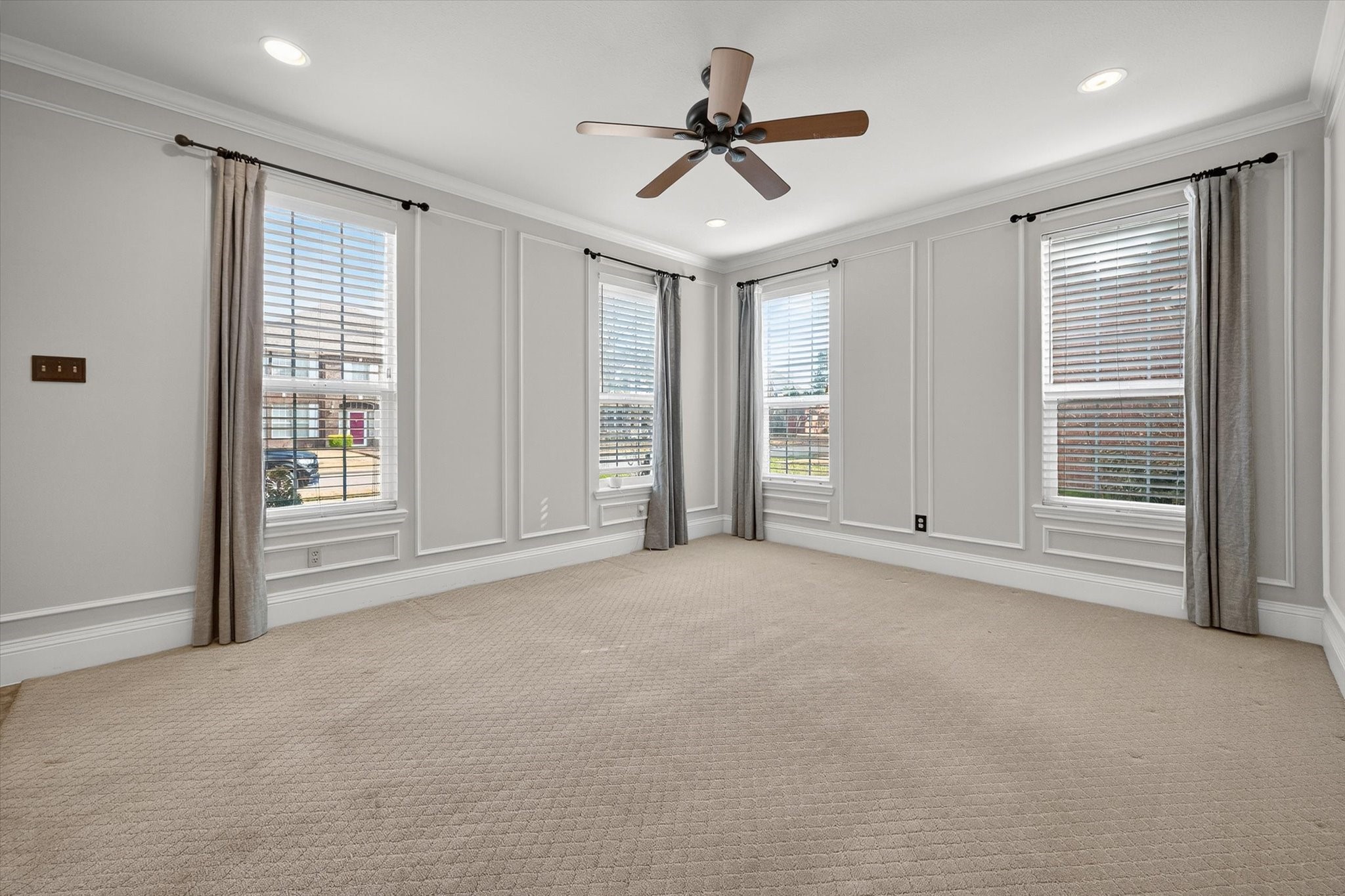 517 Meadowood Lane