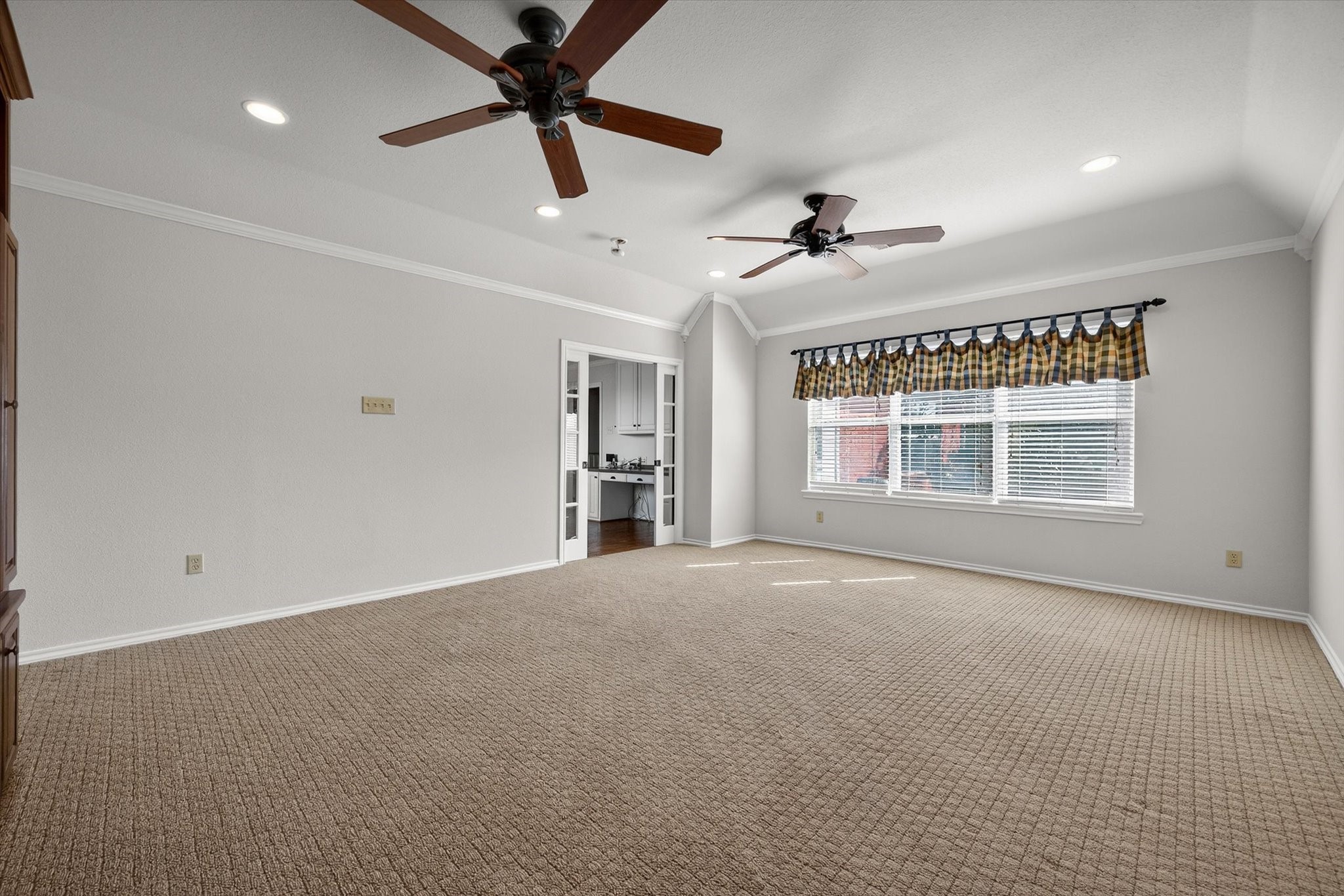 517 Meadowood Lane