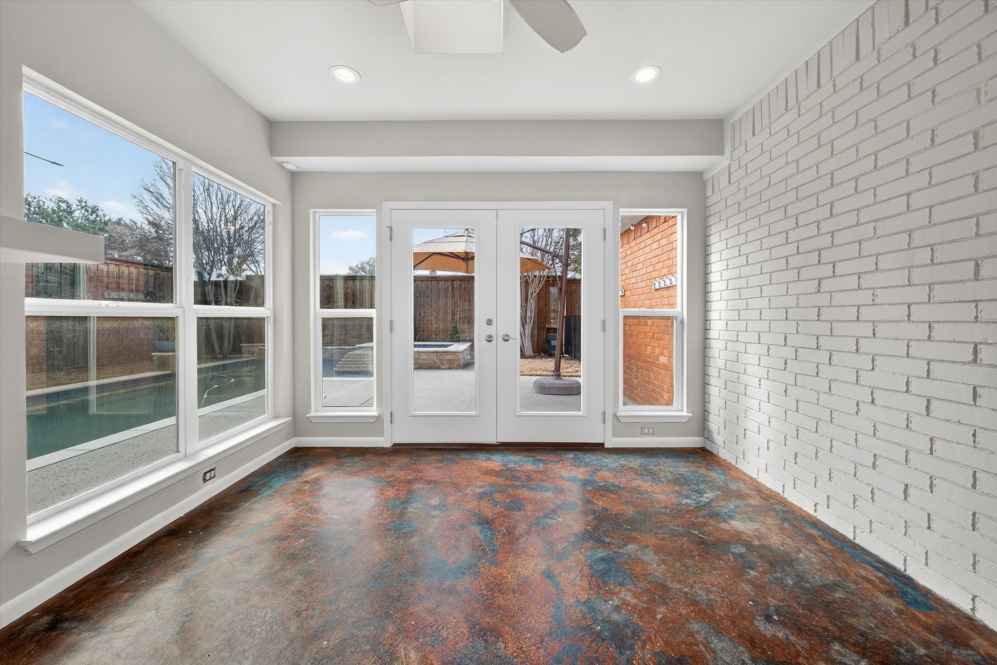 517 Meadowood Lane