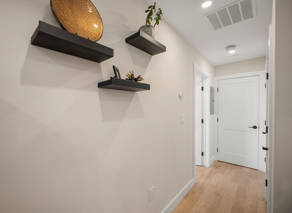 21 Lexington St # 304