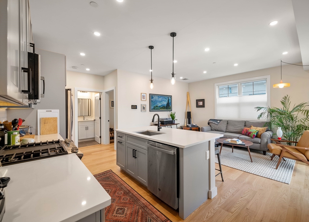 21 Lexington St # 304