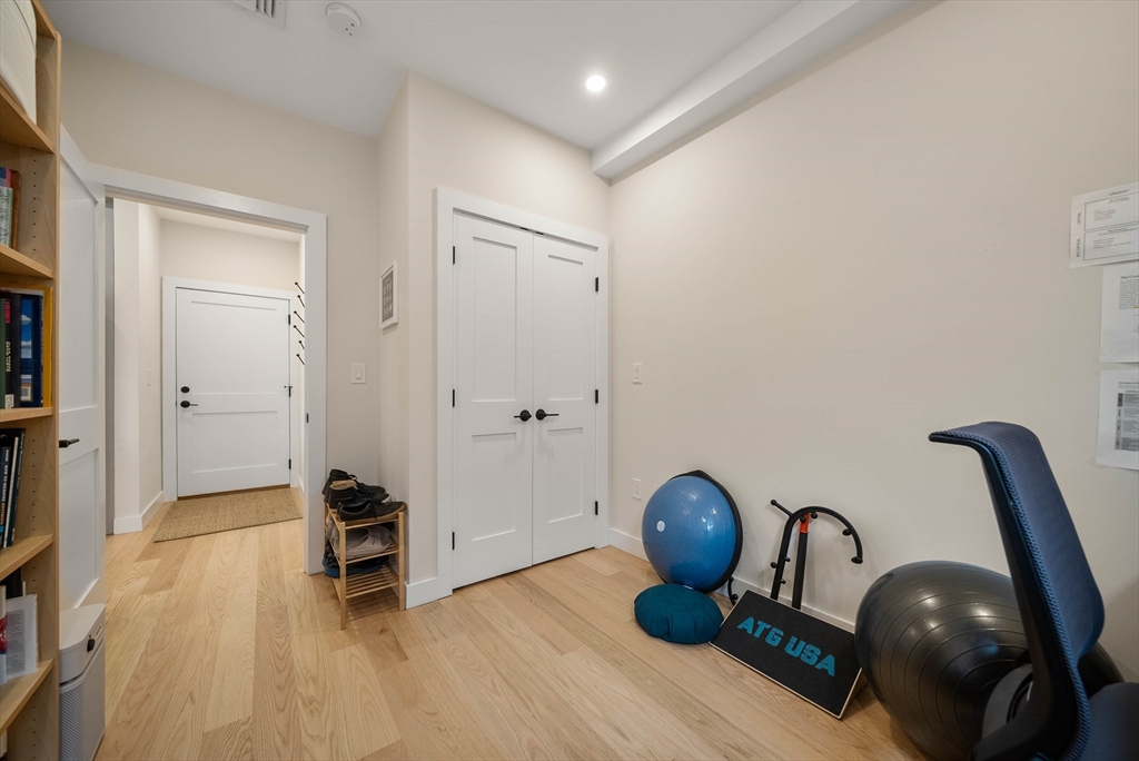 21 Lexington St # 304