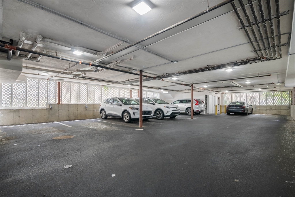 21 Lexington St # 304