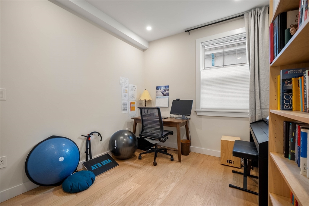 21 Lexington St # 304