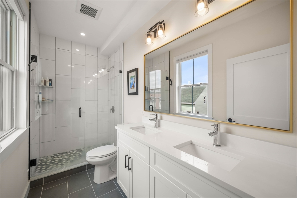 21 Lexington St # 304