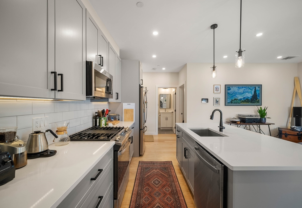 21 Lexington St # 304