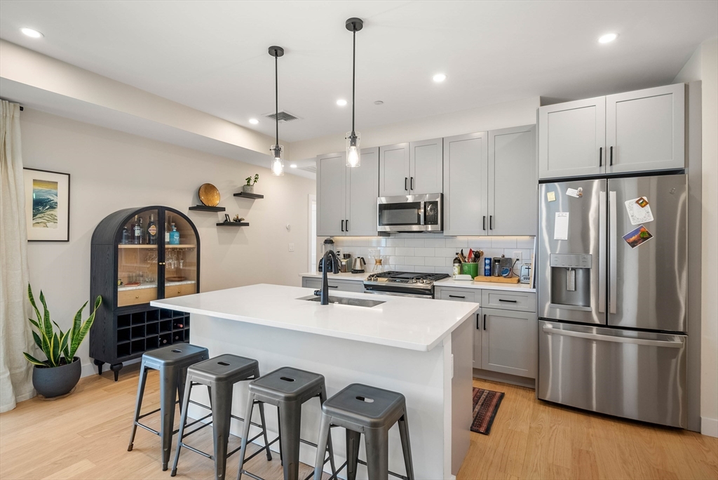 21 Lexington St # 304