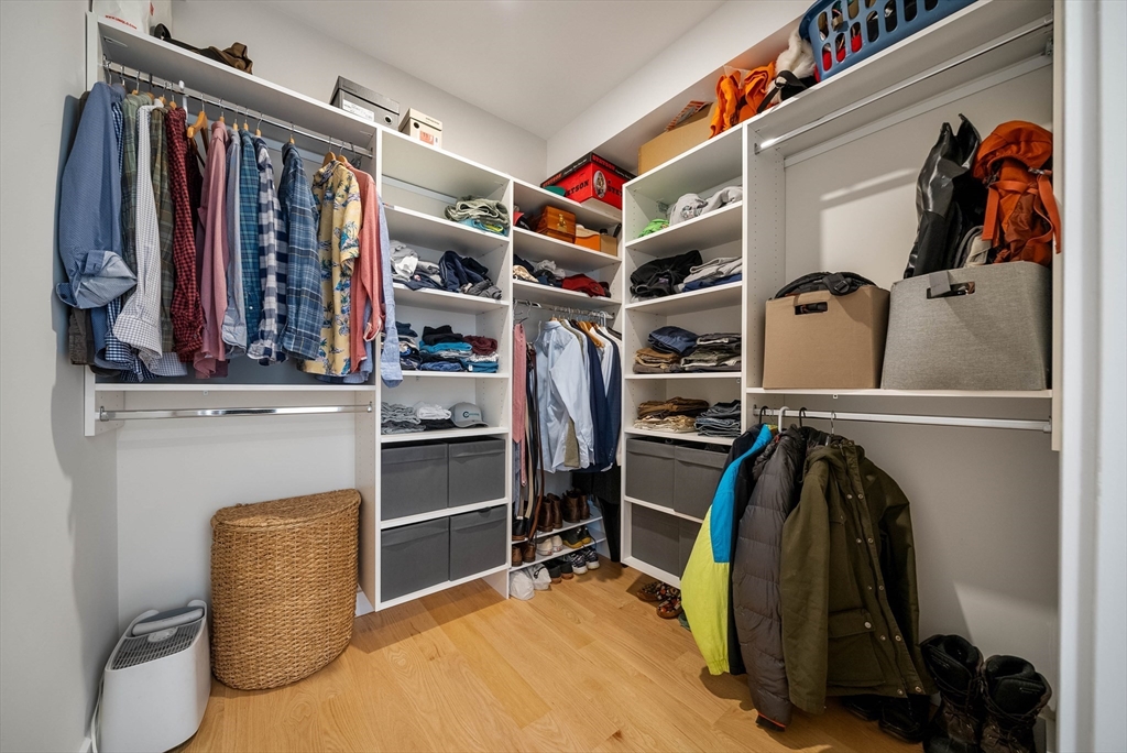 21 Lexington St # 304