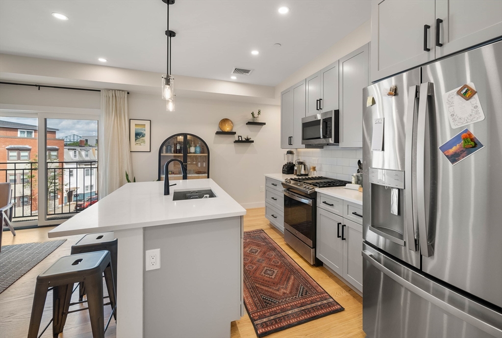 21 Lexington St # 304