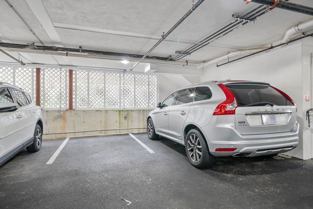 21 Lexington St # 304