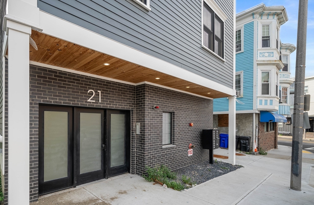 21 Lexington St # 304