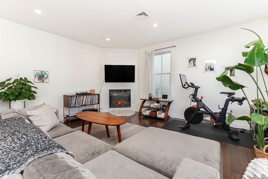 213 East Eagle St # 2