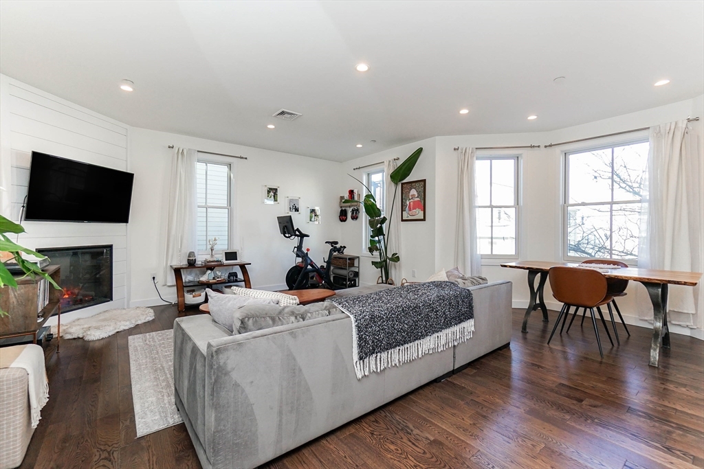 213 East Eagle St # 2