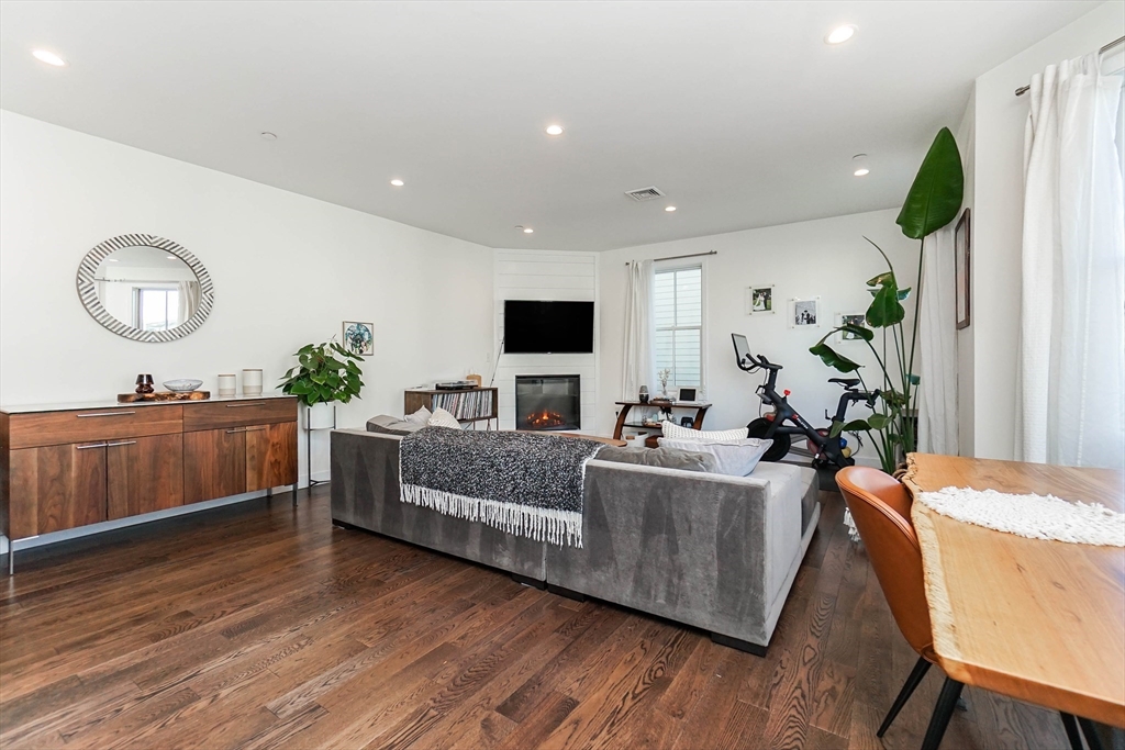 213 East Eagle St # 2