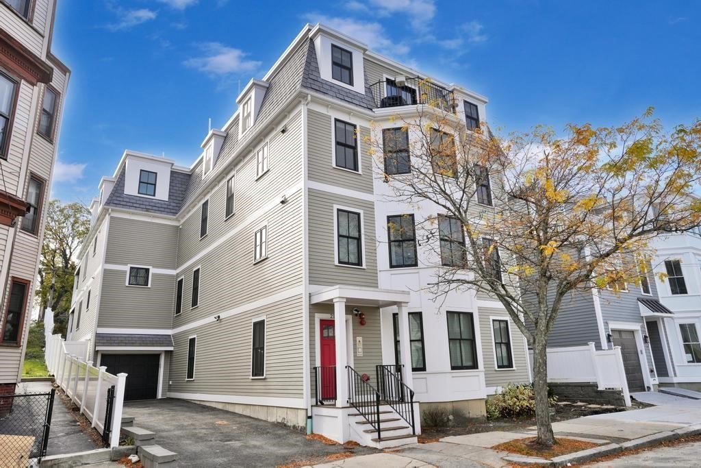 213 E Eagle St # 3