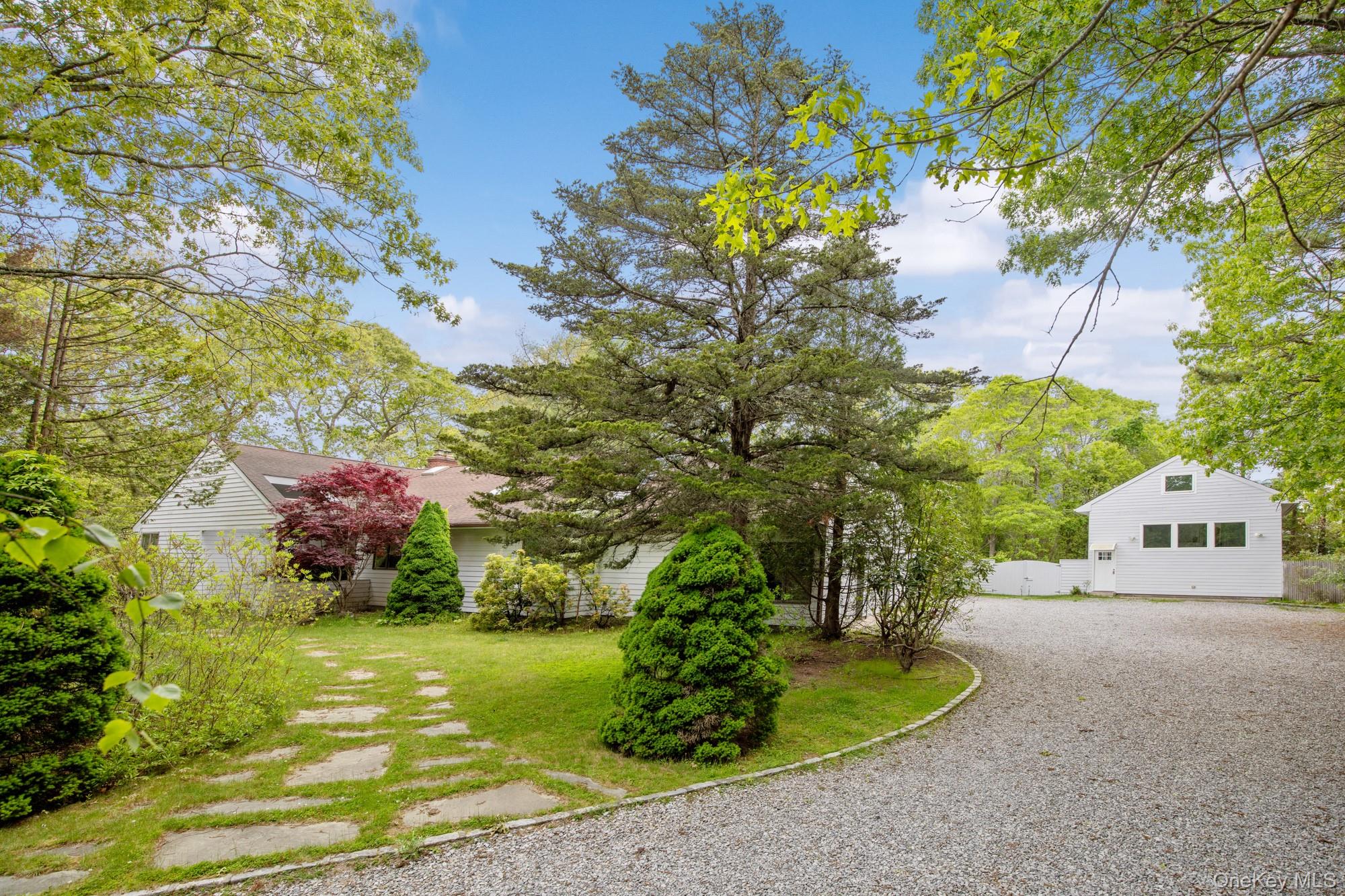 4 Evelyn Court