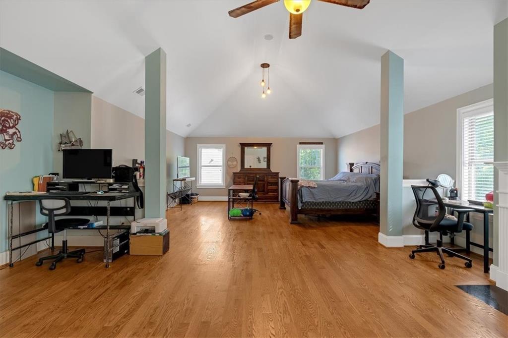 109 Oak Hollow Way