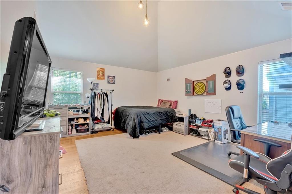 109 Oak Hollow Way